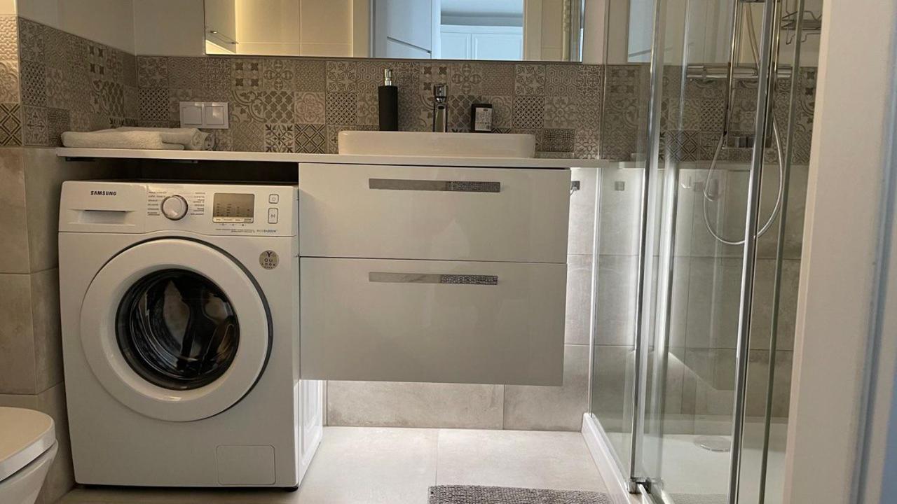2-room On Wola, Bright And Cozy * Warschau